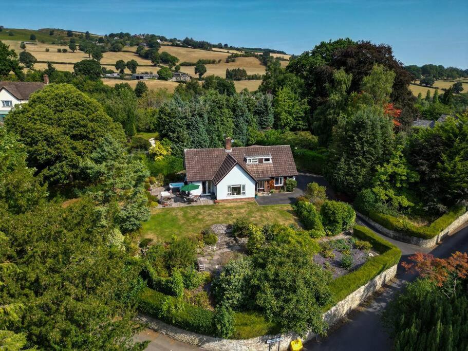A Spacious Hidden Gem With Hot Tub, Lovely Garden & Views Kington  Exterior photo