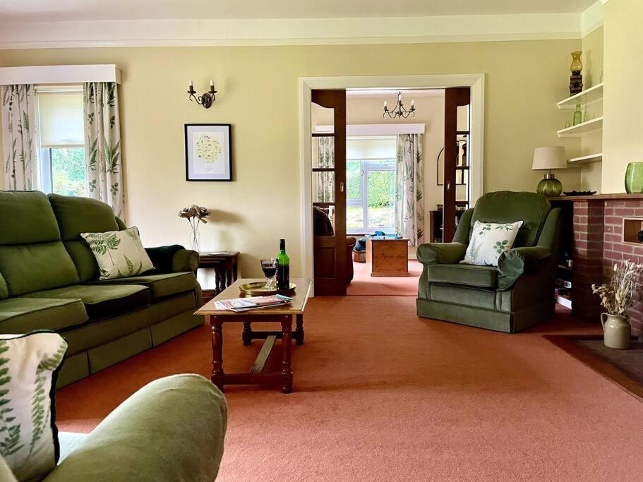 A Spacious Hidden Gem With Hot Tub, Lovely Garden & Views Kington  Exterior photo