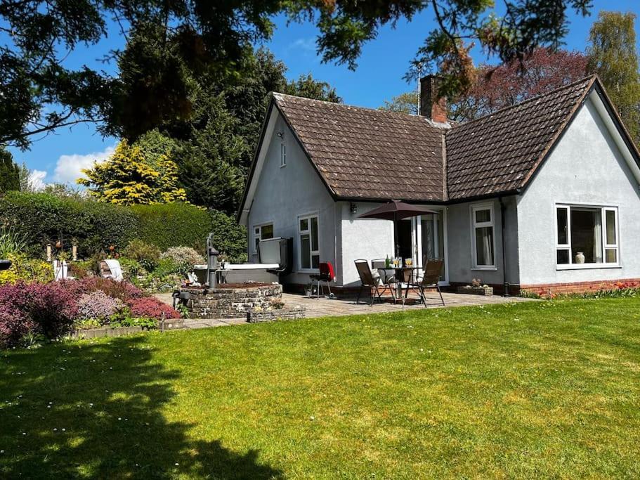 A Spacious Hidden Gem With Hot Tub, Lovely Garden & Views Kington  Exterior photo