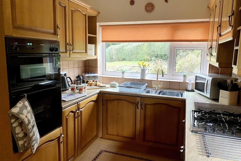 A Spacious Hidden Gem With Hot Tub, Lovely Garden & Views Kington  Exterior photo