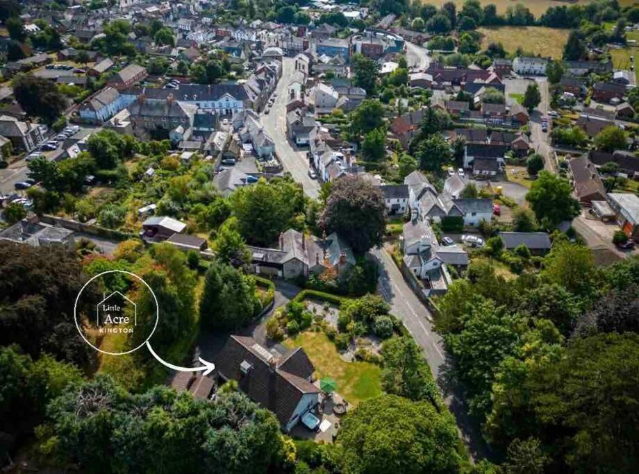 A Spacious Hidden Gem With Hot Tub, Lovely Garden & Views Kington  Exterior photo