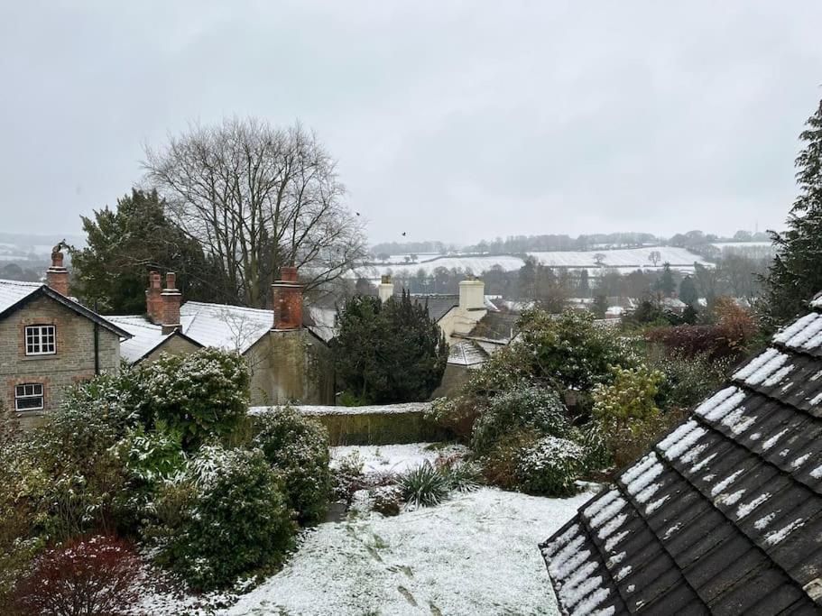 A Spacious Hidden Gem With Hot Tub, Lovely Garden & Views Kington  Exterior photo