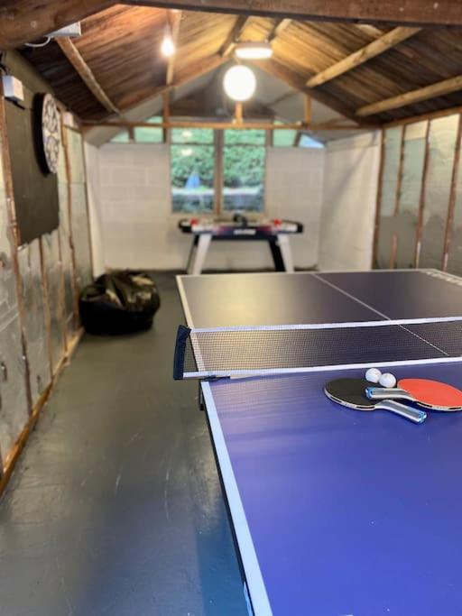 A Spacious Hidden Gem With Hot Tub, Lovely Garden & Views Kington  Exterior photo
