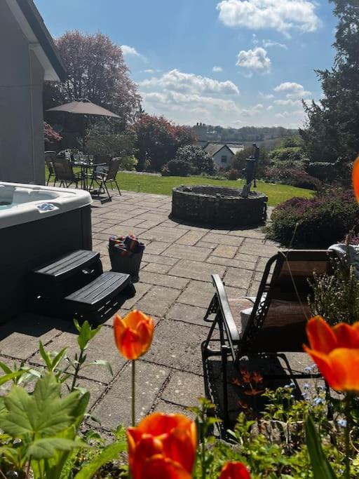 A Spacious Hidden Gem With Hot Tub, Lovely Garden & Views Kington  Exterior photo