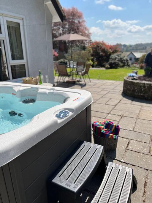 A Spacious Hidden Gem With Hot Tub, Lovely Garden & Views Kington  Exterior photo